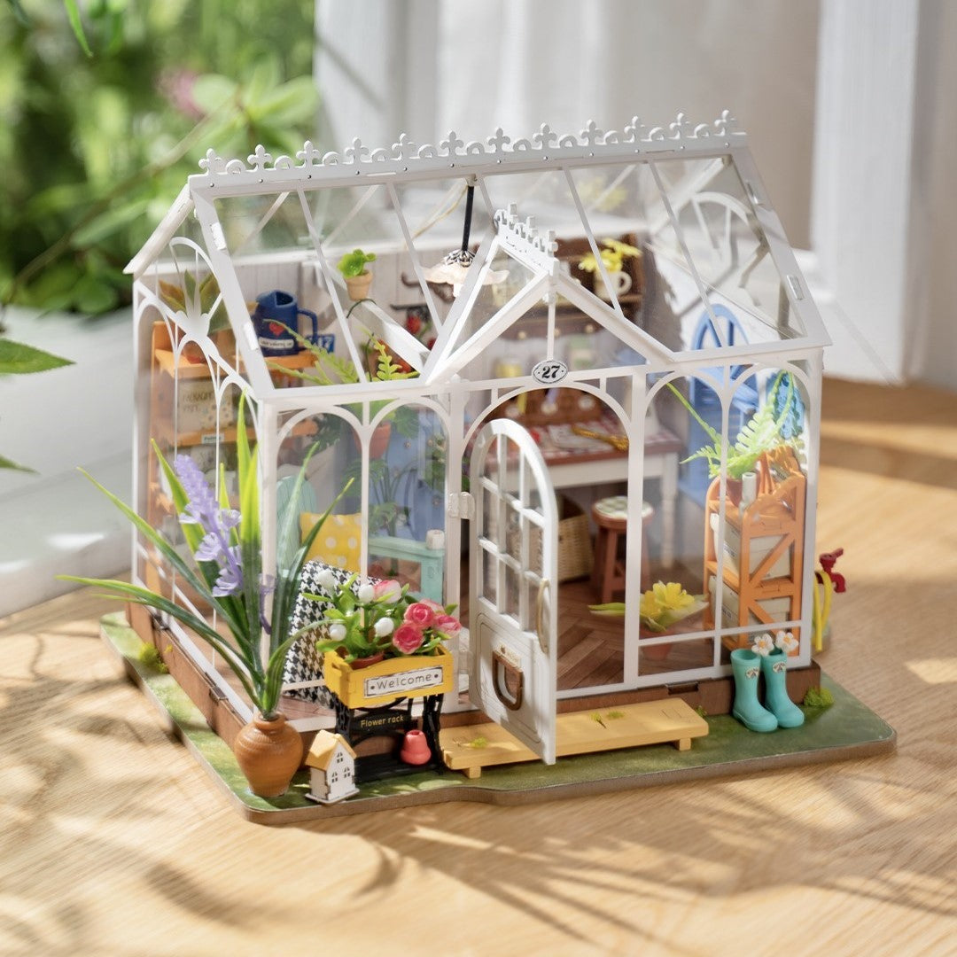 Miniature Dreamy Garden Dollhouse